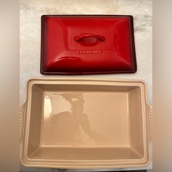 Le Creuset; Heritage Rectangular Casserole, Cerise - Picture 3 of 5